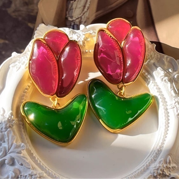Jewelry - - - 18K GP Vintage Tulip 🌷 Dangle Earrings